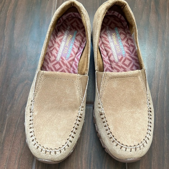 Skechers Shoes - EUC Sketchers Womens Relaxed Fit Air Cooled Memory Foam Slip On Shoes Suede 8.5